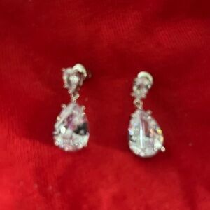 Clear Tear Shaped Silver Cubic Zirconia CZ Silver Plated Pierced Earrings NWOT